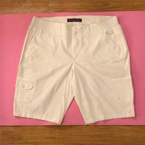 White stretch classic short